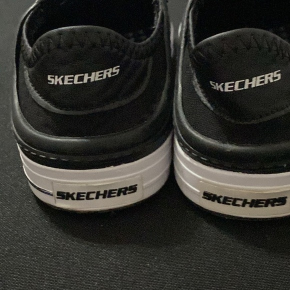 SKECHERS KIDS SIZE 13 BLACK SLIP ON SHOES CLEAN LIKE NEW  EXCELLENT CONDITION - Picture 7 of 11